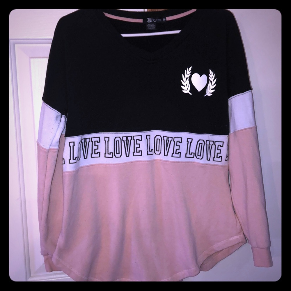 👚Cute “Love” Top